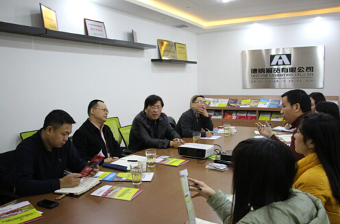 成都市博覽局王欣副局長一行蒞臨德納展覽調研工作